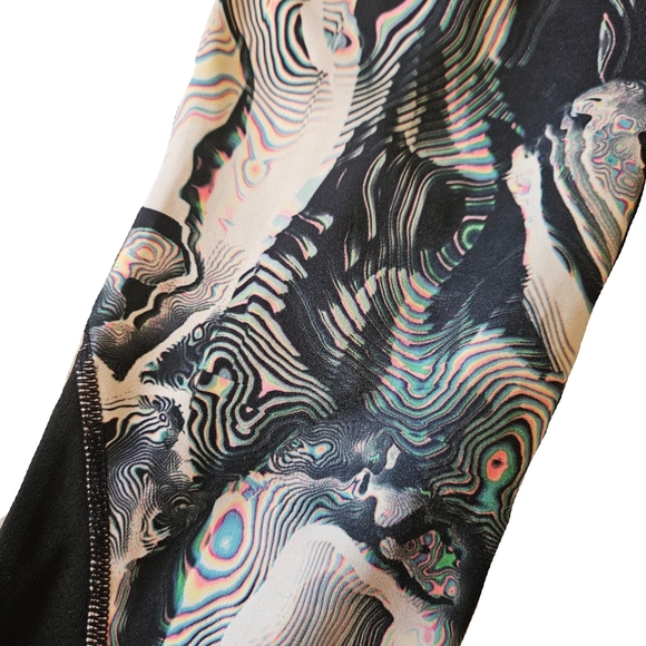 SOLD OUT 🩷 NIKE PRO Dri Fit Marbled Cropped Leggings - Picture 3 of 8